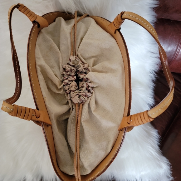 Burberry - Picture 2 of 6